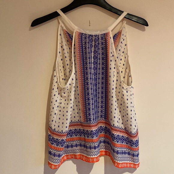 LUSH SLEEVELESS TOP - Picture 2 of 3